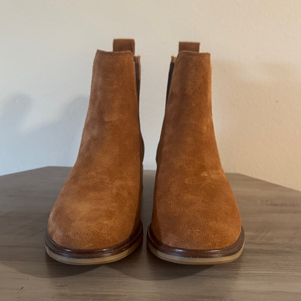 Women’s Tan Suede Clark Boots